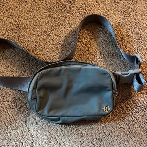 Lululemon everywhere belt bag
